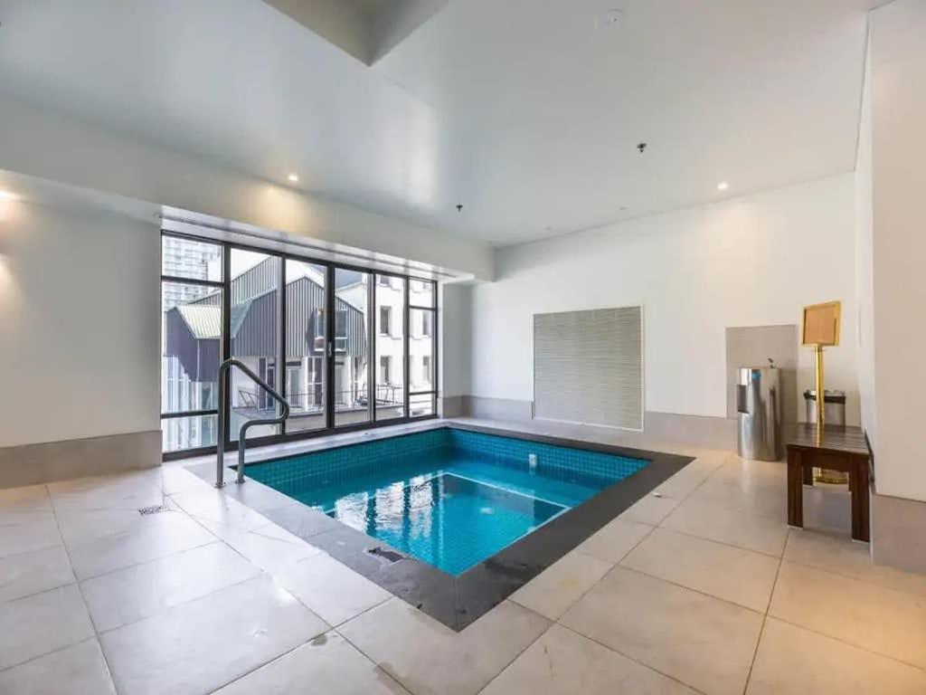 Bright One Bedroom Beauty With Balcony And Unbeatable Views Окленд Экстерьер фото