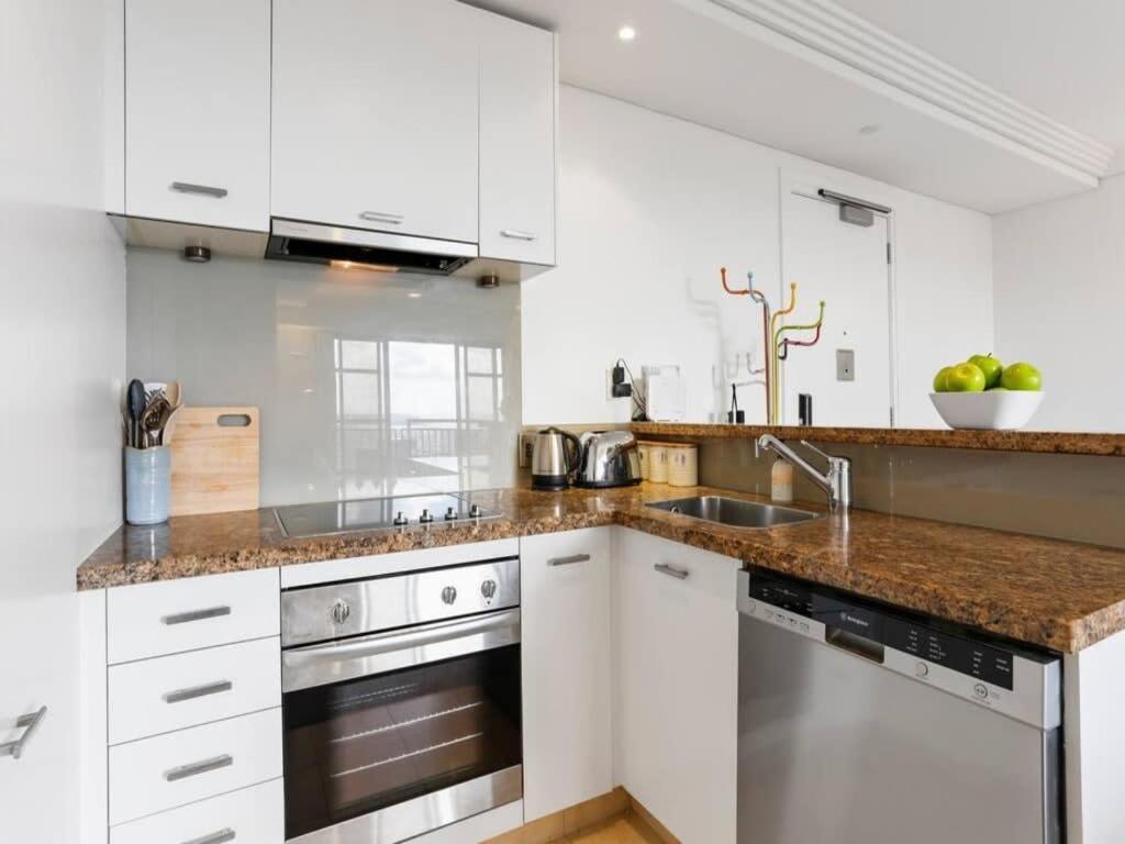 Bright One Bedroom Beauty With Balcony And Unbeatable Views Окленд Экстерьер фото