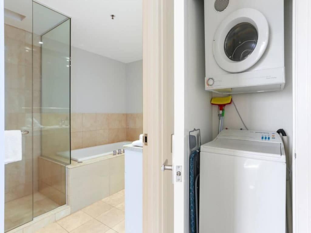 Bright One Bedroom Beauty With Balcony And Unbeatable Views Окленд Экстерьер фото