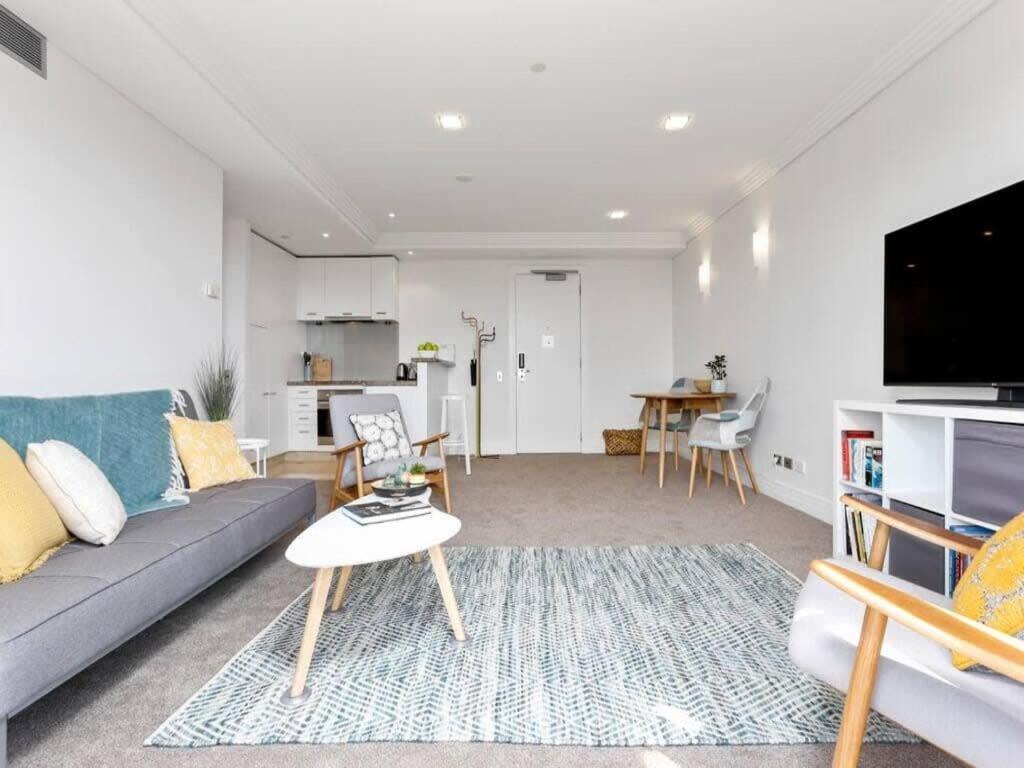 Bright One Bedroom Beauty With Balcony And Unbeatable Views Окленд Экстерьер фото
