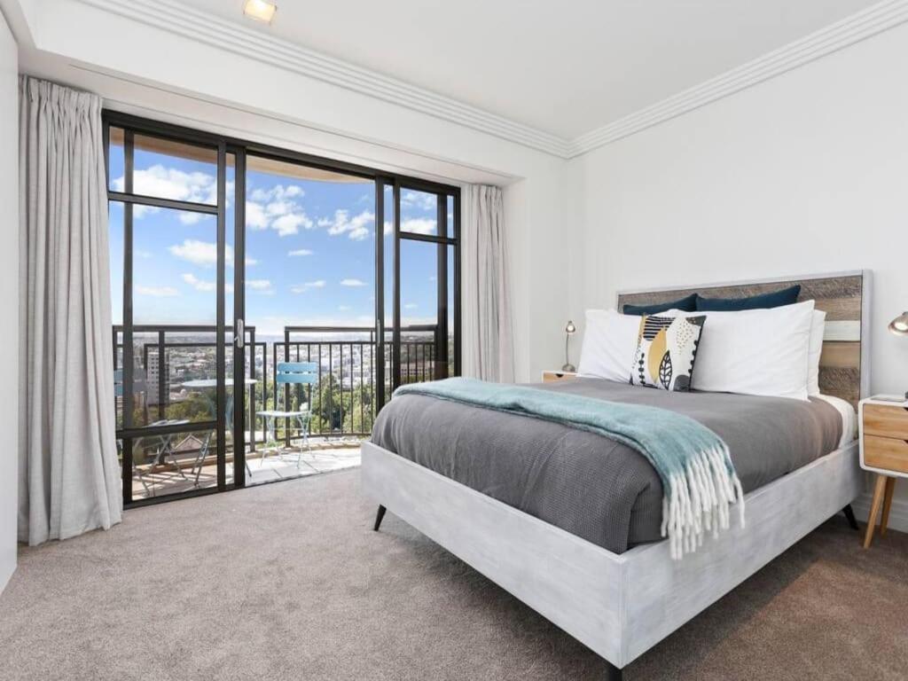 Bright One Bedroom Beauty With Balcony And Unbeatable Views Окленд Экстерьер фото